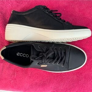Ecco Black leather woman’s platform sneakers sz 6 UK sz 37